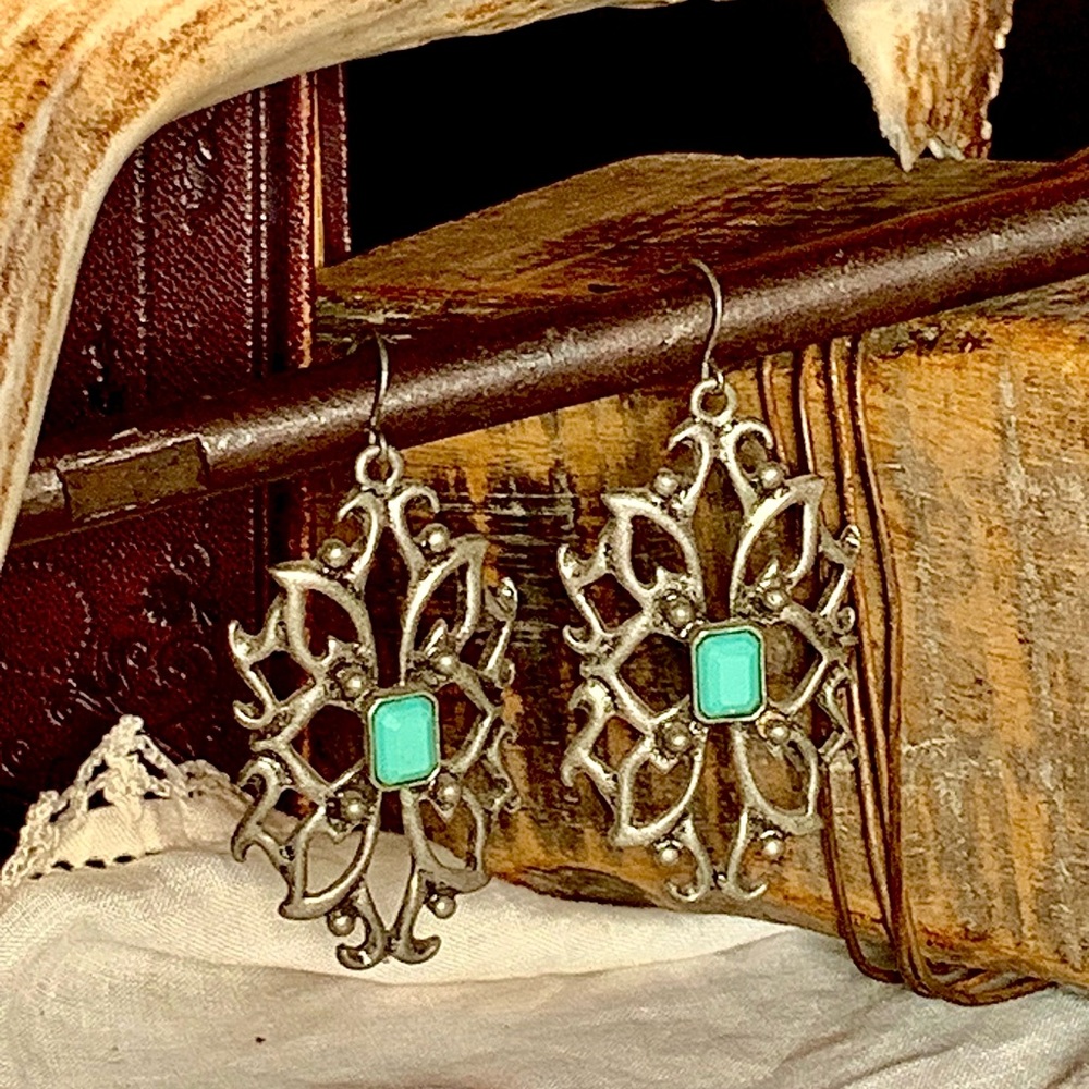 ⚙️3For$30⚙️ NEW Western Latticed Turquoise Earrings